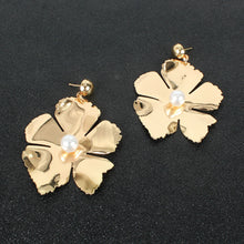 Load image into Gallery viewer, Golden Flower
