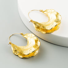 Load image into Gallery viewer, Wavy Hoop Earrings

